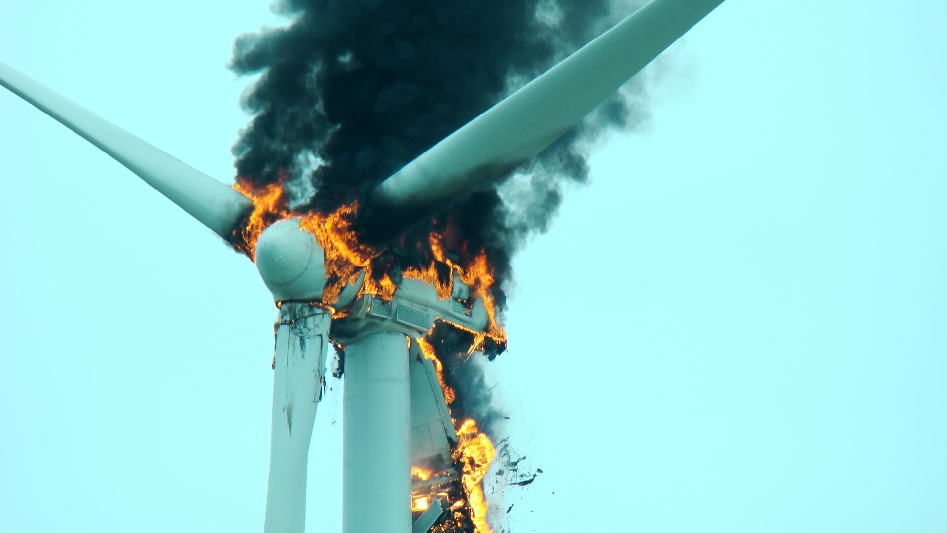Wind turbine under fire exposure
